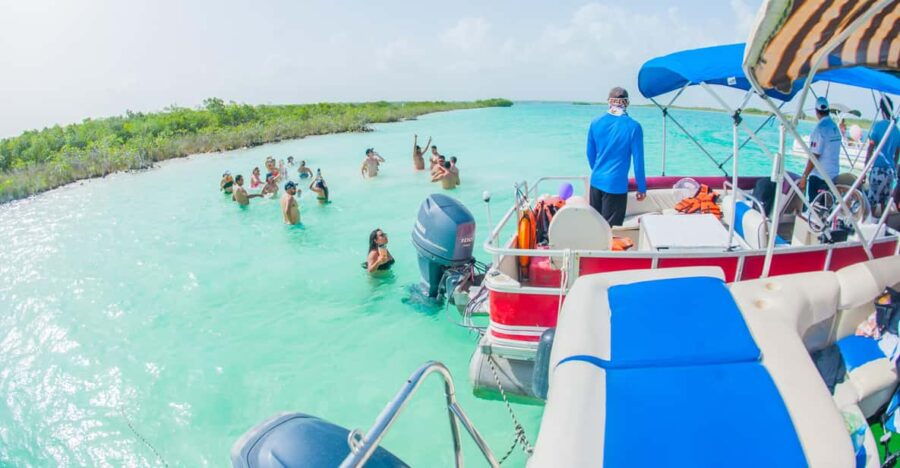 Private Tour: Chacchoben Mayan Ruins and Bacalar Lagoon Boat