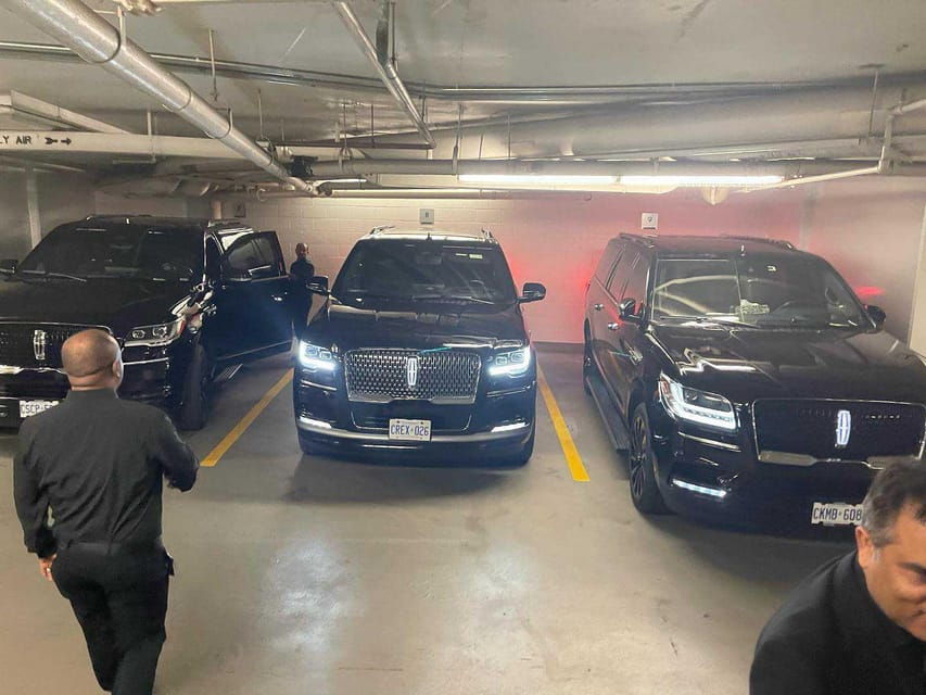Private Transfer: Burlington Executive Airport to Newcastle