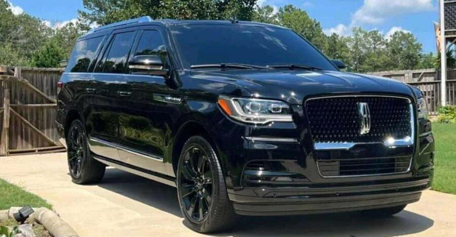 Private Transfer: Burlington Executive Airport to Whitby