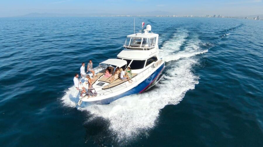 Puerto Vallarta: Sunset Cruise Aboard a Private Yacht