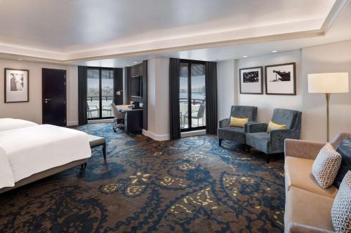 Radisson Blu Hotel, Dubai Deira Creek - Location and Accessibility