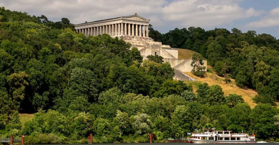 Regensburg: Sightseeing Boat Tour to Walhalla - Tour Overview