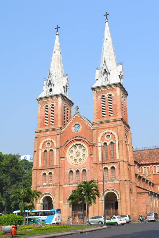 Saigon: Hightlight Tour With Hisotry & Vibrant Contrasts