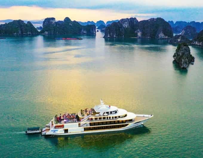 Sea Octopus Cruise – Top Luxury Day Tour Explore Halong Bay