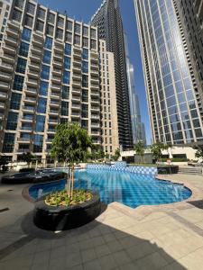 Stunning Fountain View in Downtown, Next to Burj Khalifa Only 5minutes Walk From Dubai Mall - Prime Location Highlights