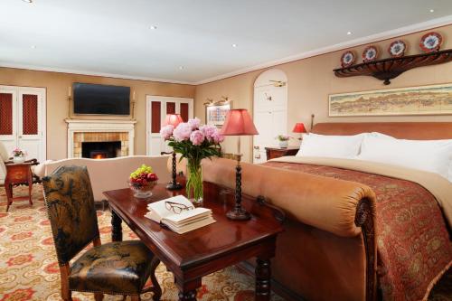 Summer Lodge Country House Hotel - Hotel Location and Accessibility