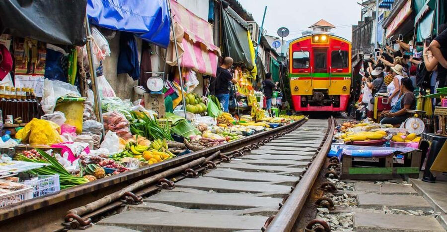 Suvanabhumi Airport Transit Tour: Floating & Train Markets