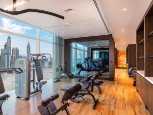 Taj Jumeirah Lakes Towers - Hotel Overview and Location