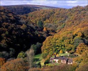 Tarr Farm Inn - Overview and Location