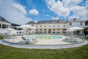 The Abbey of Villeneuve - Location and Accessibility