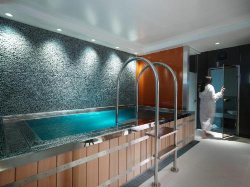 The Athenaeum Hotel & Residences - Amenities and Services