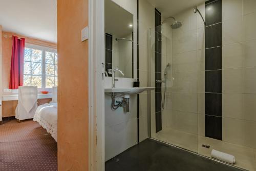 The Manor of Antiquity - Hotel Overview and Location