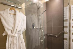 The Old Bridge - Architectural Features and Design