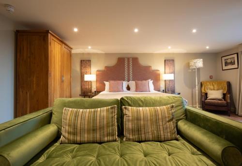 The Pheasant Pub at Gestingthorpe Stylish Boutique Rooms in The Coach House - Location and Accessibility
