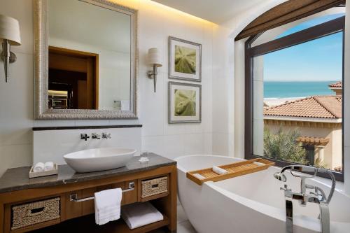The St. Regis Saadiyat Island Resort, Abu Dhabi - Overview and Location