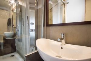 The Tour Croix Baragnon - Accommodation Options