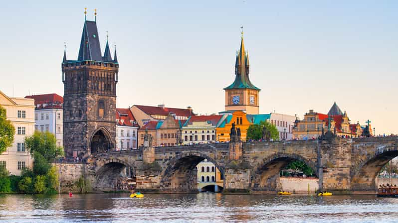 Transfer From Vienna to Prague With English-Speaking Driver - Overview of the Transfer Service