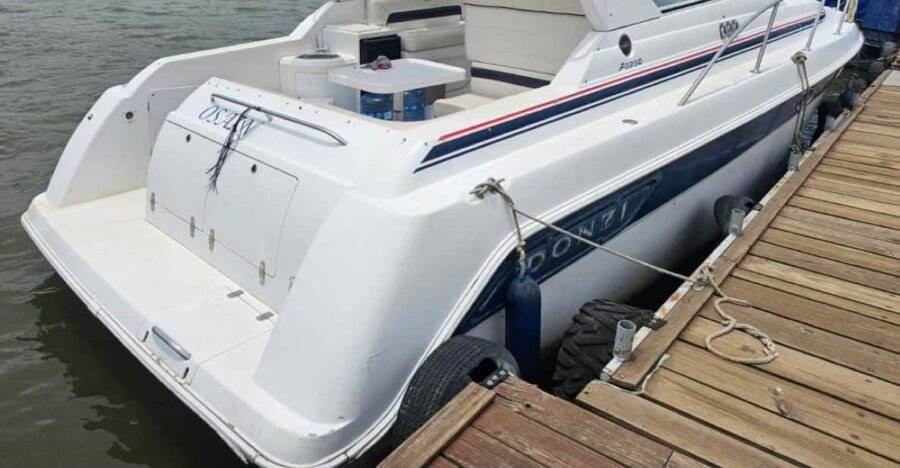 Valle De Bravo: 33 Feet VIP Yacht Rental Experience