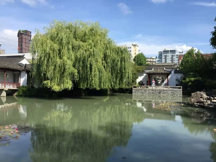 Vancouver: City Highlights and Fraser Valley Wine Tour