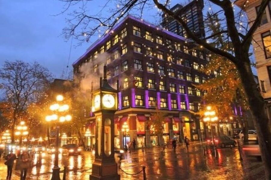 Vancouver : Must-See Attractions Walking Tour With A Guide - Tour Overview