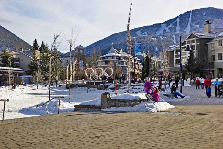 Vancouver: Private Transfer to Whistler With Sightseeing