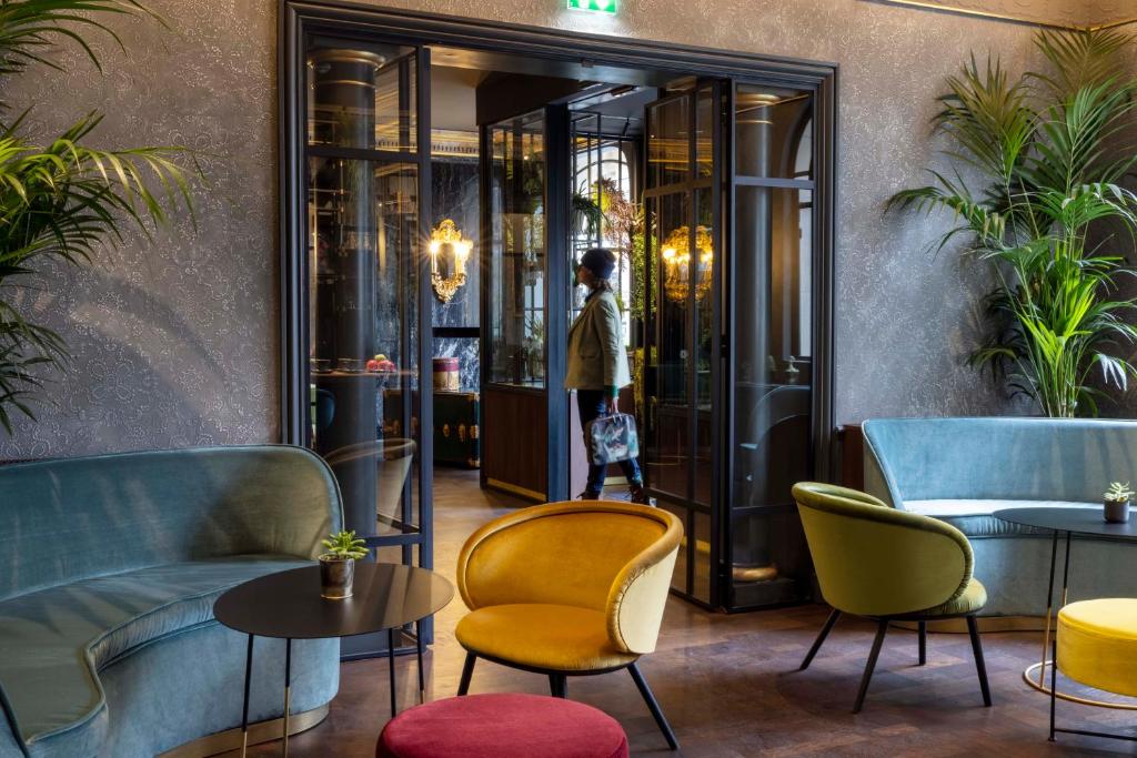 Victoria Palace Hotel - Hotel Overview and Location