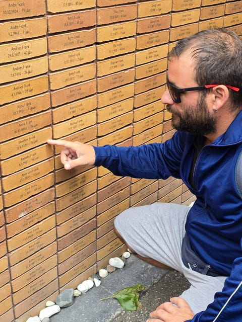 Walking Tour: Anna Frank, Liberal Amsterdam & Waterways
