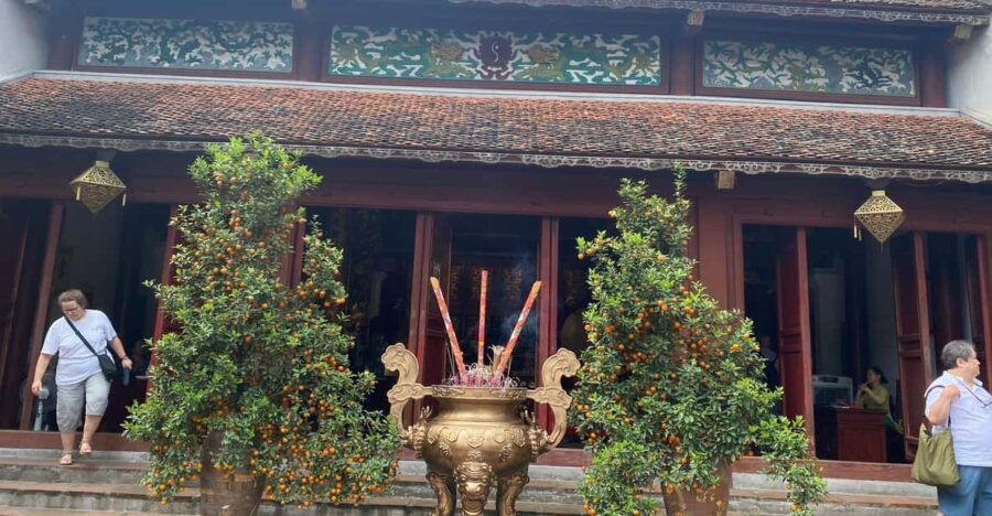 Walking Tour in Hanoi Old Quarter