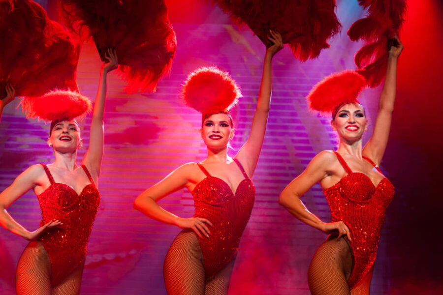 Warsaw: Live Show and Dinner for Two With Champagne - Event Overview