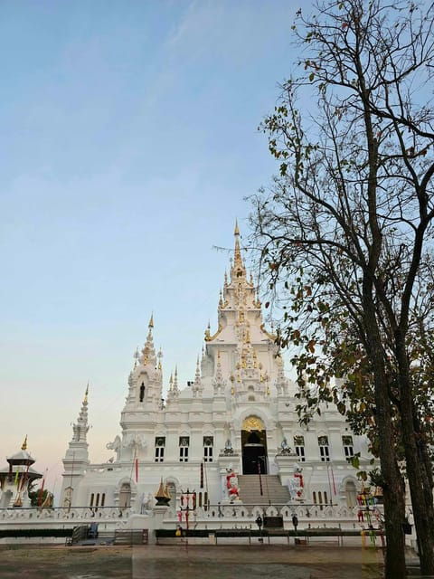Wat Phra That Si Mueang Pong, a Holy Castle & Creek Cafe.
