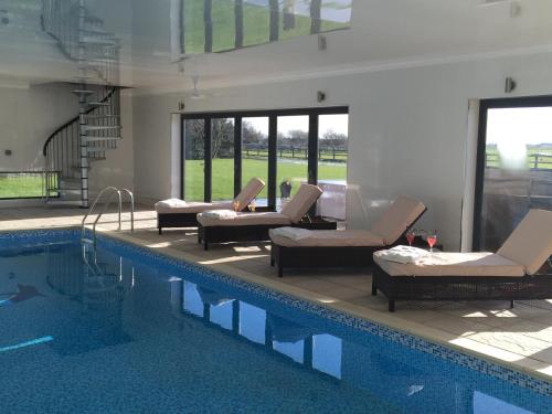 Woodhouse Farm Lodge - Hotel Overview