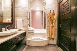 Zabeel Saray Royal Residences Lagoon Villa - Overview and Location