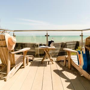 Beach Hut Suites - Accommodation and Amenities