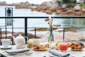 Castel Beau Site - Amenities and Services