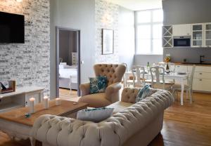 Chateau De Jalesnes - Accommodation Options