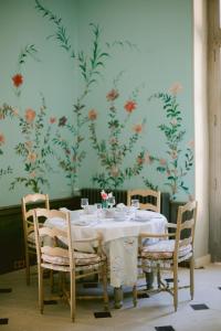 Chateau De Varenne - Facilities and Amenities