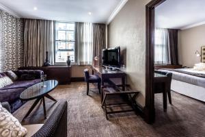 Courthouse Hotel London - Amenities and Services