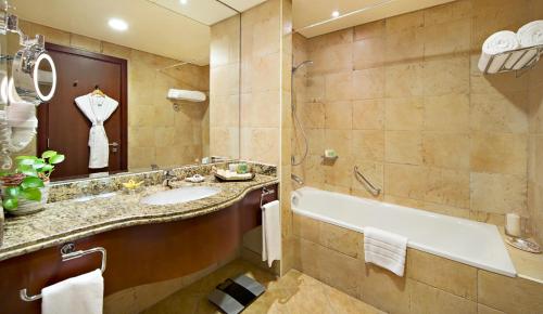 Danat Jebel Dhanna Resort - Amenities and Facilities