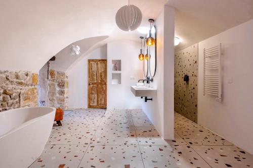 DODO Etc - the Bastide of the Old Oak - TERRITORY - Amenities and Facilities