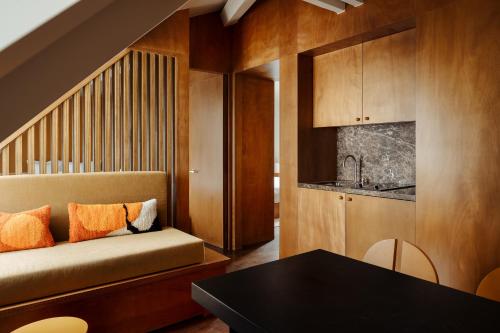 Edgar Suites - Bouchardon - Location Highlights
