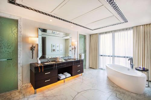 Hilton Dubai Al Habtoor City - Accommodations and Room Types