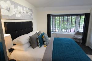 Holcombe House - Location Highlights