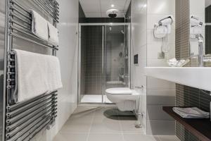 Hotel-Café Du Trinquet - Location and Accessibility