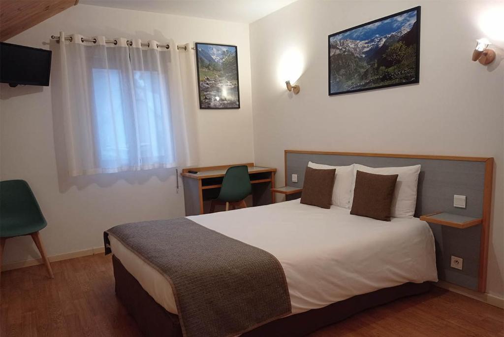 Hotel De La Gare - Accommodations and Amenities