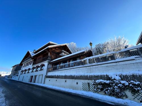 Hotel Le Jalouvre - Facilities and Amenities