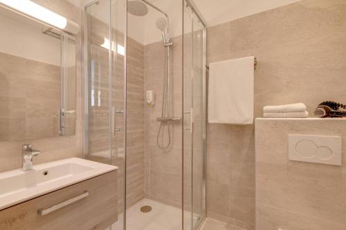 Hotel Select - Facilities and Services