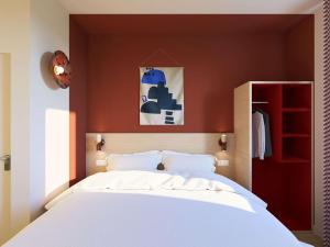 Ibis Styles Prévessin Geneva Airport - Room Types and Features