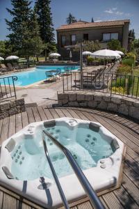 Logis Auberge Les Murets Hotel Restaurant Spa - Accommodation and Facilities
