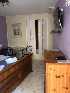 Loustau De La Font Hotel - Accommodations and Amenities