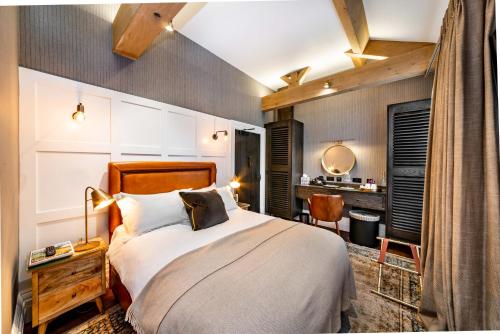 Manor House Lindley - Accommodation Details